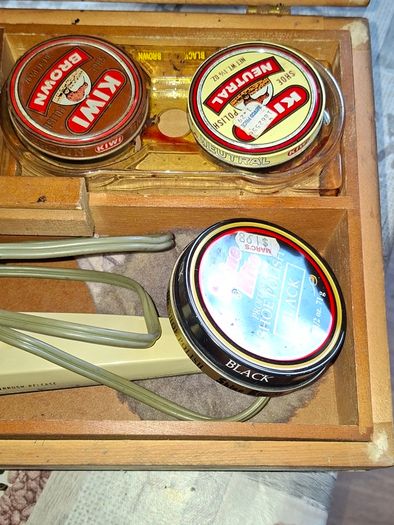 2 Vintage mid-20th-century Electric Shoe Polisher Kit Housed in a Wooden Storage Box. Postage Available or Collection PRICE IS FOR 1 ONLY
