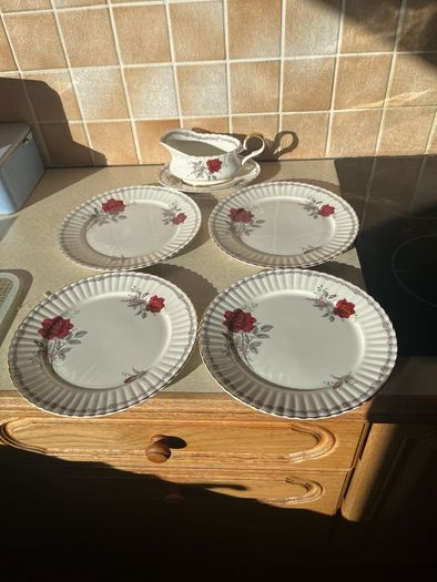 Vintage Royal Stafford "Roses to Remember " 4 Dinner plates & Large Gravy Jug & stand