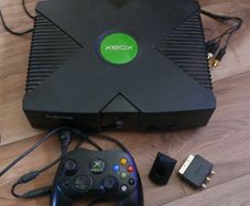 Microsoft Original Xbox Console Bundle (works well)