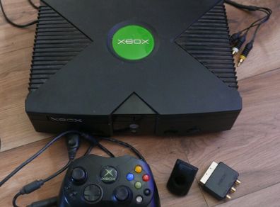 Microsoft Original Xbox Console Bundle (works well)