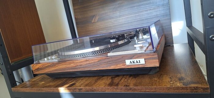 Akai AP-206C - Direct Drive Turntable Record Player + extra free cartridge