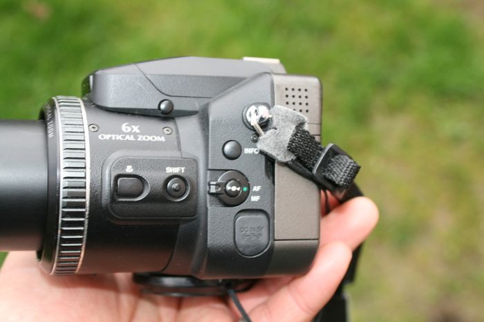 Fujifilm Finepix S602 Zoom 3.1MP Point & Shoot Digital Camera 6x Optical Zoom