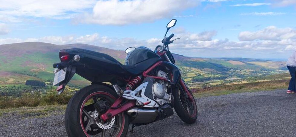 2007 Kawasaki Er 6n Stolen. Will pay for it's return