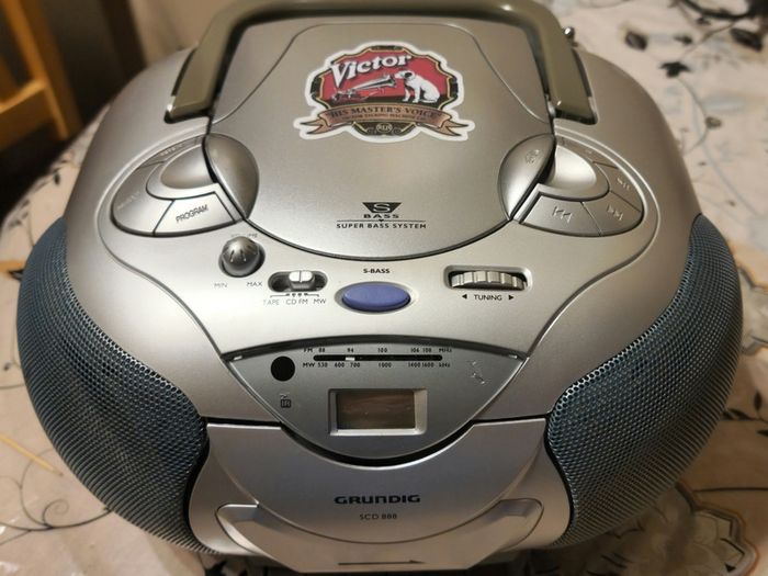 Radio / CD / Cassette Boombox Grundig SCD 888, China.