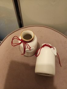 2 valentines vases with Heart detail