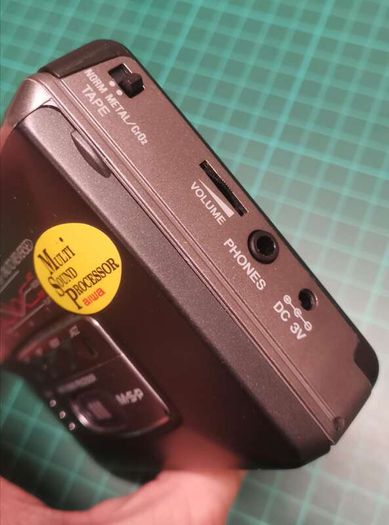 AIWA HS-GS242 Cassette Walkman Player
