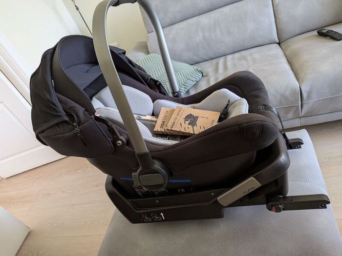Newborn Car Seat - Nuna pipa lite lx