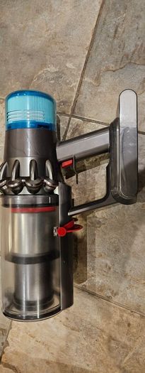 Dyson V11 sv15 main unit and charger