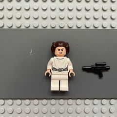 Lego Star Wars sw0994 Princess Leia minifigure- White Dress, Detailed Belt with 3 Emblems, White Legs, Lopsided Grin / Angry Open Mouth Scowl