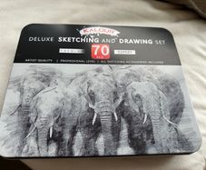 Drawing set and canvas