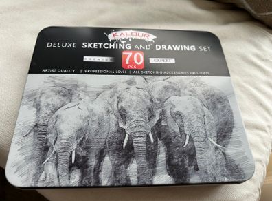 Drawing set and canvas