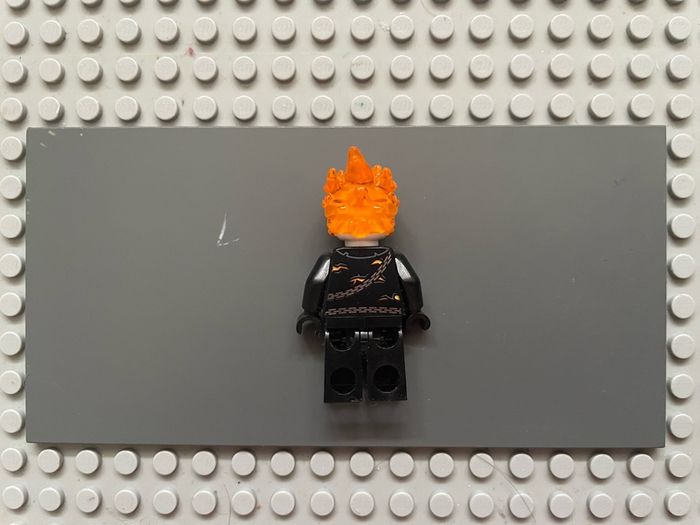 lego super heroes sh0267 Ghost Rider, Johnathon 'Johnny' Blaze minifigure - White Head, Chain Belt