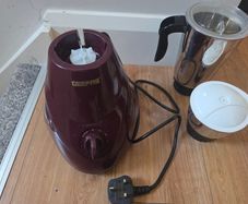 GEEPAS 550W 2-in-1 Mixer Grinder | Stainless Steel Jars & Blades | 3 Speed Control, Perfect for Chutney, Dry & Wet Fine Grinding Mixing, Used only few times,good condition