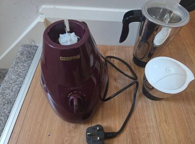GEEPAS 550W 2-in-1 Mixer Grinder | Stainless Steel Jars & Blades | 3 Speed Control, Perfect for Chutney, Dry & Wet Fine Grinding Mixing, Used only few times,good condition