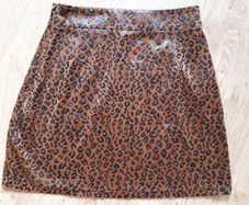 "Prettylittlething" Mini Skirt. Size 6