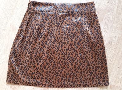 "Prettylittlething" Mini Skirt. Size 6