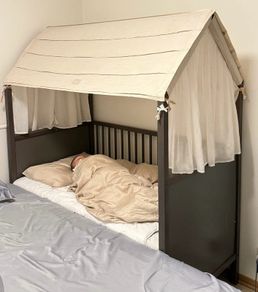 Stokke cot bed with canopy