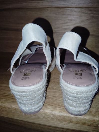 NEW.women sandal.size40