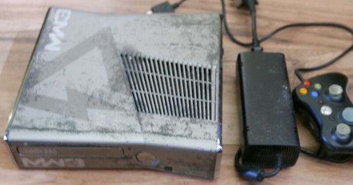 Xbox360 320GB - special edition - Call of Duty MW3 +1Pad (one game)