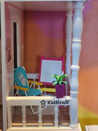 Dolls play house