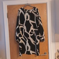 Emery Rose  Long Sleeved  Dress. S. Xl - 16.   New  - No Tag.