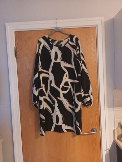 Emery Rose  Long Sleeved  Dress. S. Xl - 16.   New  - No Tag.