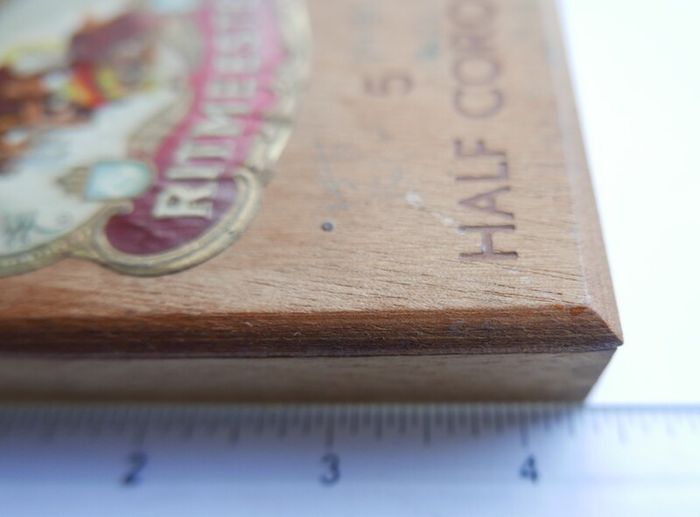 Vintage Half Corona Ritmeester vintage wooden cigar box