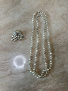 Pearl imitation beads and brooch set