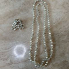 Pearl imitation beads and brooch set
