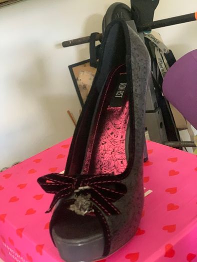 8 Pairs of Heels - size 9