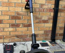 Cordless grass trimmer