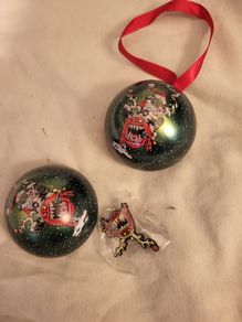 Games Workshop Warhammer Christmas ornament ball  baube with squig pin NEW