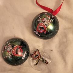 Games Workshop Warhammer Christmas ornament ball  baube with squig pin NEW
