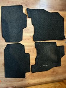 Set of floor mats for Nissan Leaf Generation 1