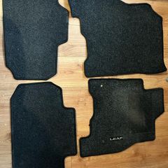 Set of floor mats for Nissan Leaf Generation 1