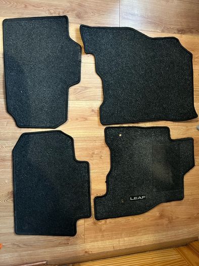 Set of floor mats for Nissan Leaf Generation 1