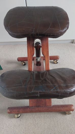 Kneeling chair
