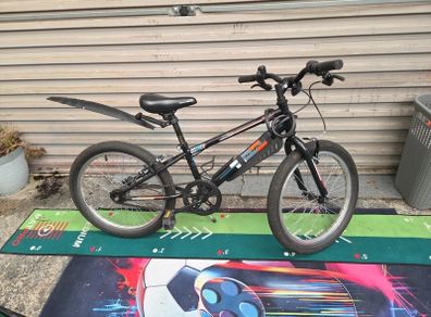 Apollo boys bike