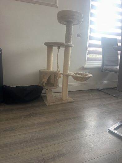 Cat tree