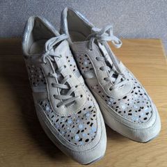 Gabor perforated shoes