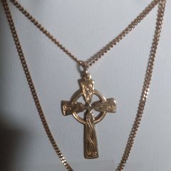 9 carat gold pendant and chain
