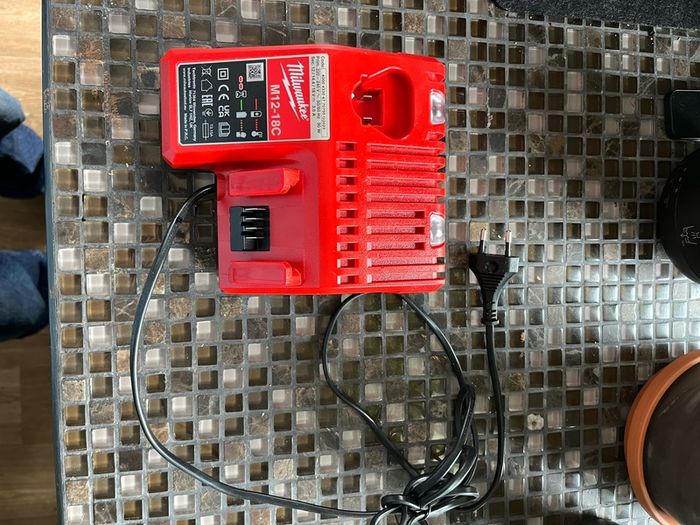 Milwaukee M18-12C charger