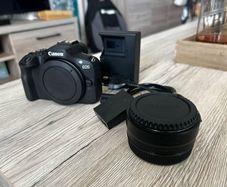 Canon Eos R100