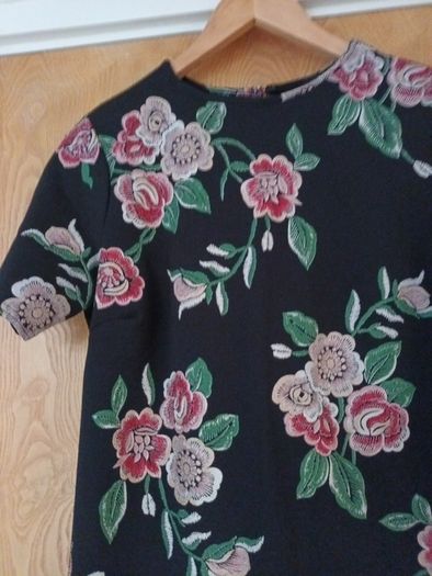 New Look  Black Dress/Floral Pattern.   S.12.