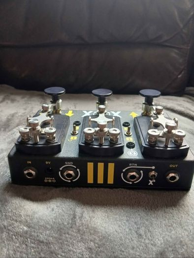 Electric guitar effects pedal