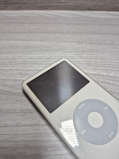 Apple iPod Classic 5th Generation White A1136 30GB With Songs