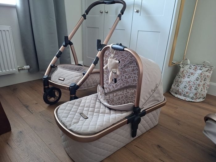 Cosatto Wow 2 Travel system - whisper