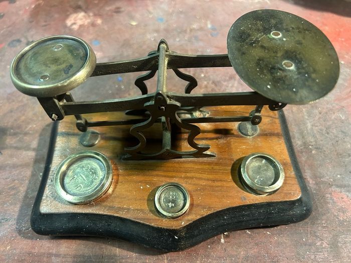Weighing scales