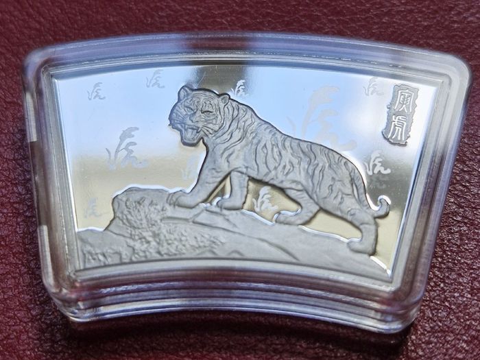 Samoa 30 gram Lunar Tigar 5 Dollar Fan shaped coin