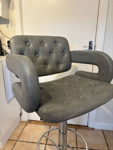 Adjustable seat in perfect condition.